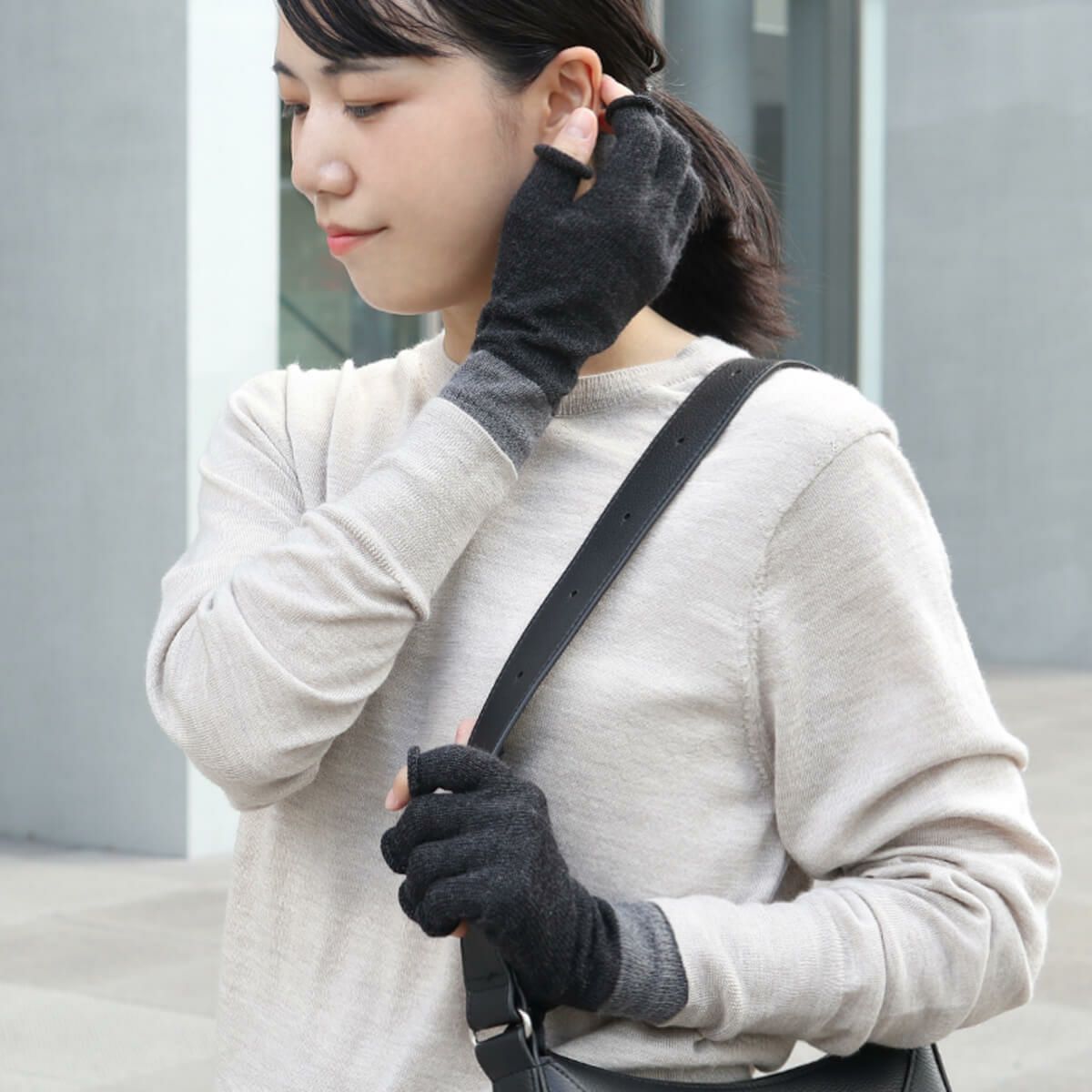 絹屋 内側シルク混 チクチクしにくい ウールハンドウォーマー | DAIGO