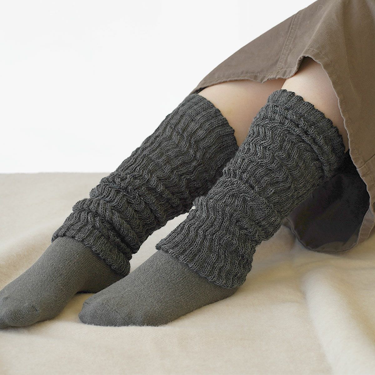 絹屋 内側シルク ふんわりレッグウォーマー ウール | DAIGO official shop