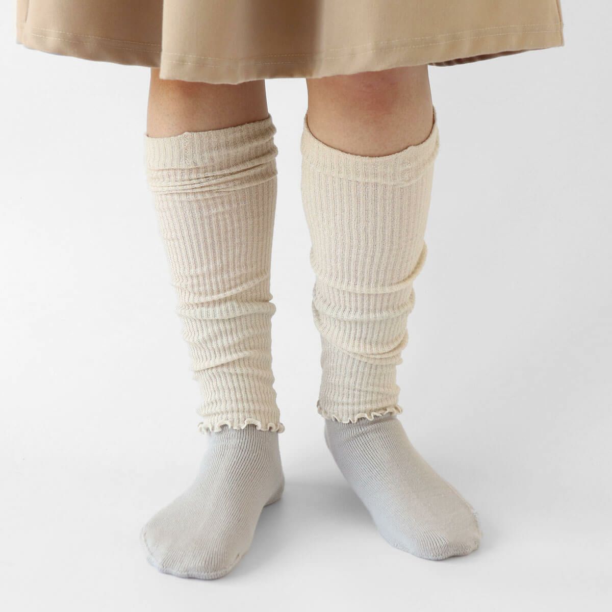 絹屋 膝上まで伸びる シルクと綿のロングレッグウォーマー | DAIGO