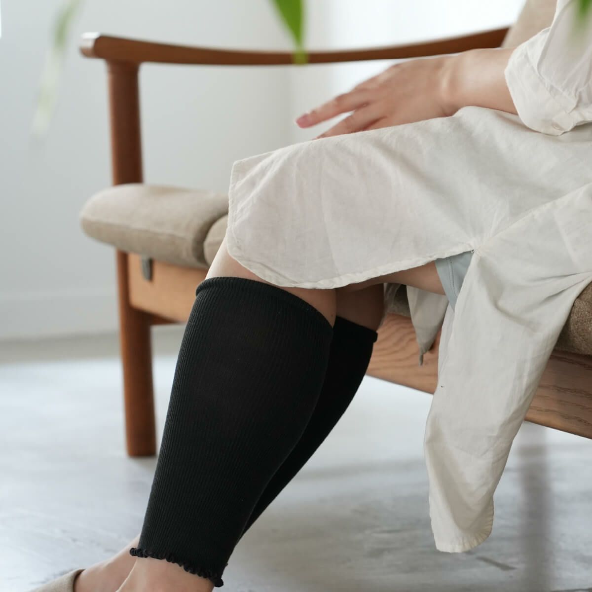 絹屋 360°伸縮する シルク混レッグウォーマー | DAIGO official shop